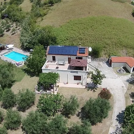 بيت للعطل Olive Grove Farm *
